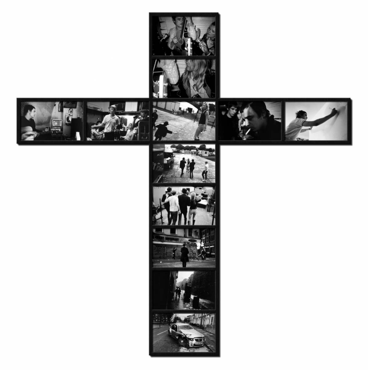 I won’t give up series, 2007, cross 12 b/w prints, 233 x 200 cm.